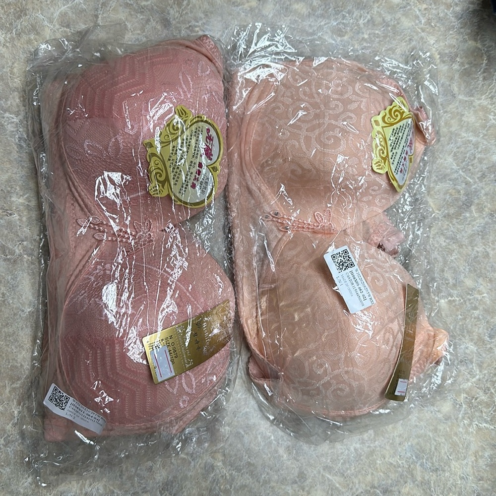 Bras NWT